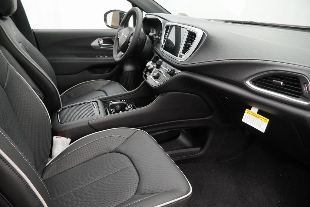 New 2026 Chrysler Pacifica Limited w/ S Appearance Package image 33
