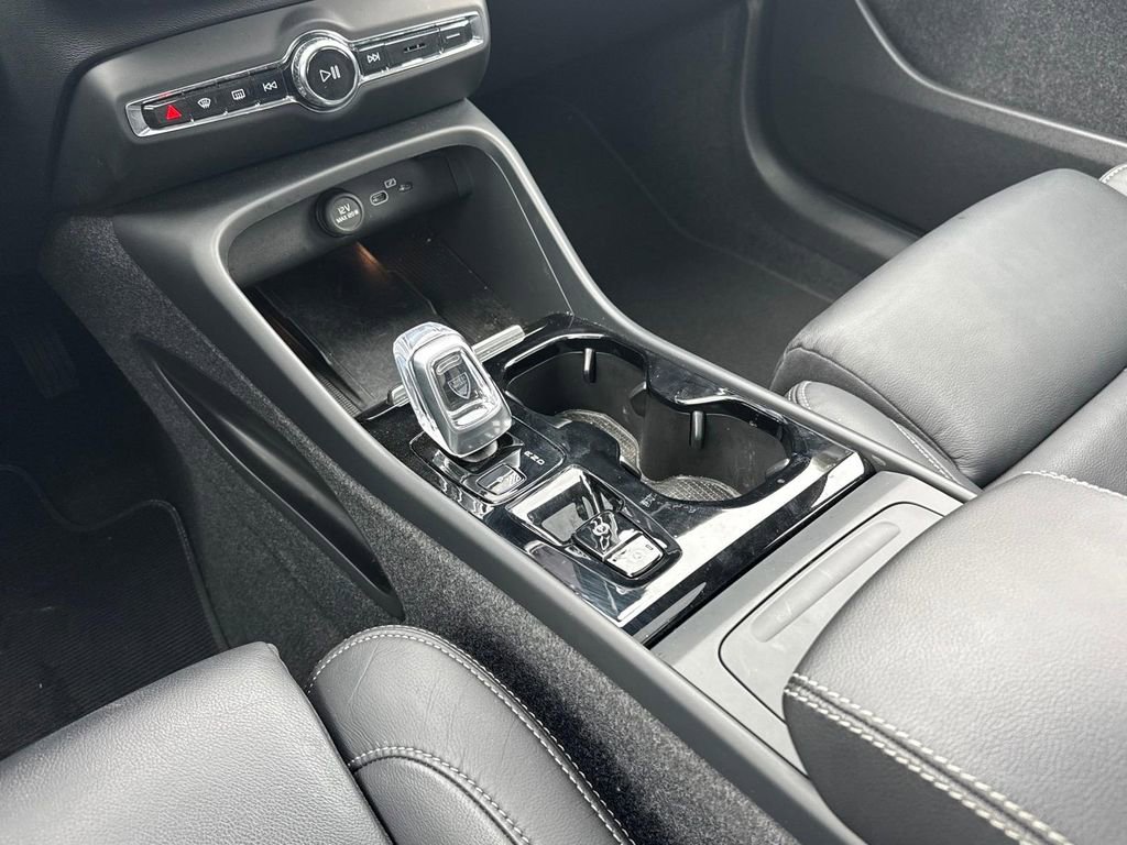 Certified 2024 Volvo XC40 B5 Ultimate w/ Protection Package Premier AWD/4WD image 13