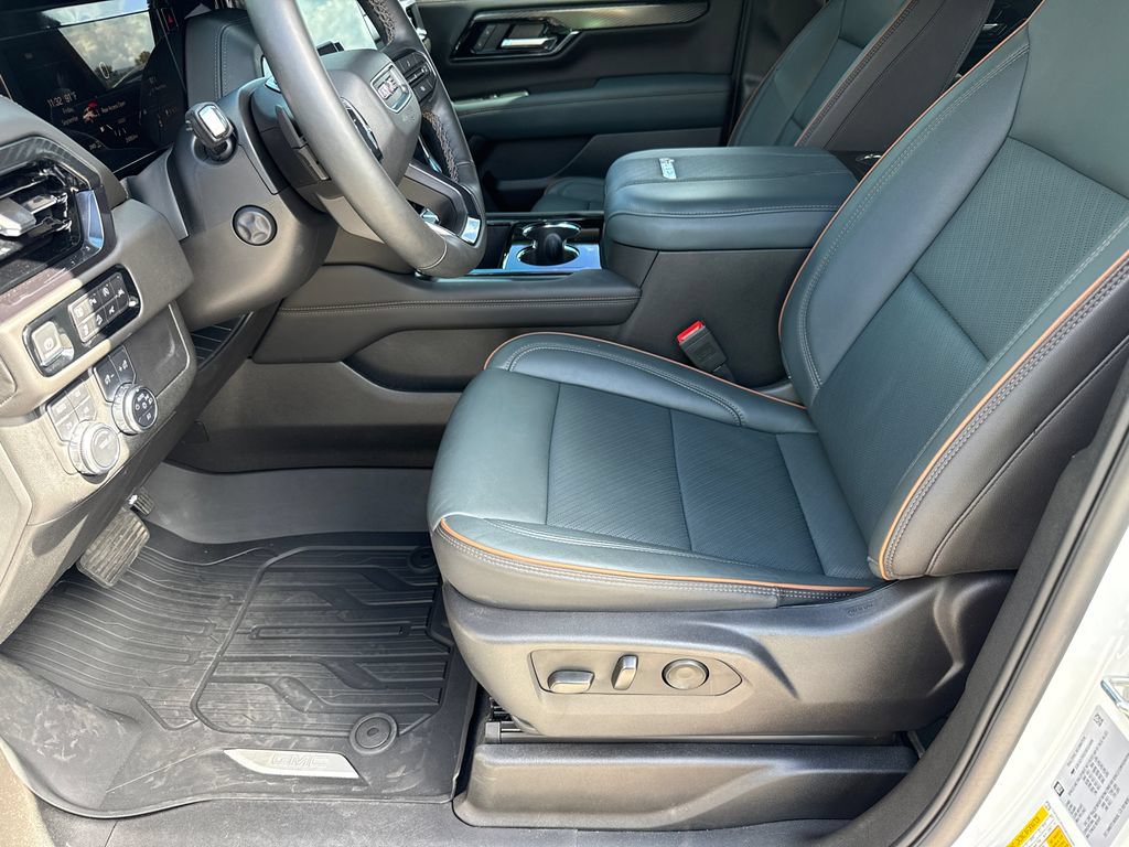 Used 2025 GMC Yukon AT4 AWD/4WD image 9