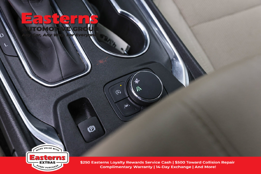 Used 2023 Chevrolet Traverse LS FWD image 21