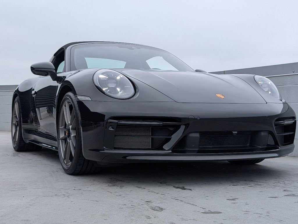 Used 2024 Porsche 911 image 25