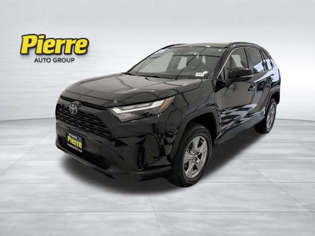 Used 2025 Toyota RAV4 XLE FWD image 1