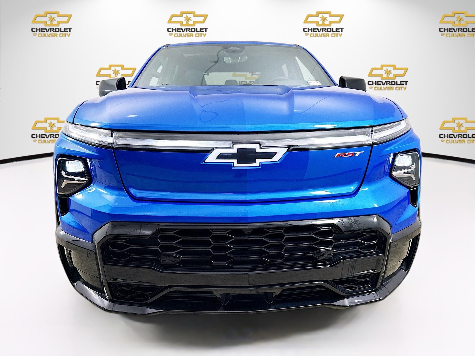 Used 2025 Chevrolet Silverado EV RST AWD/4WD image 2