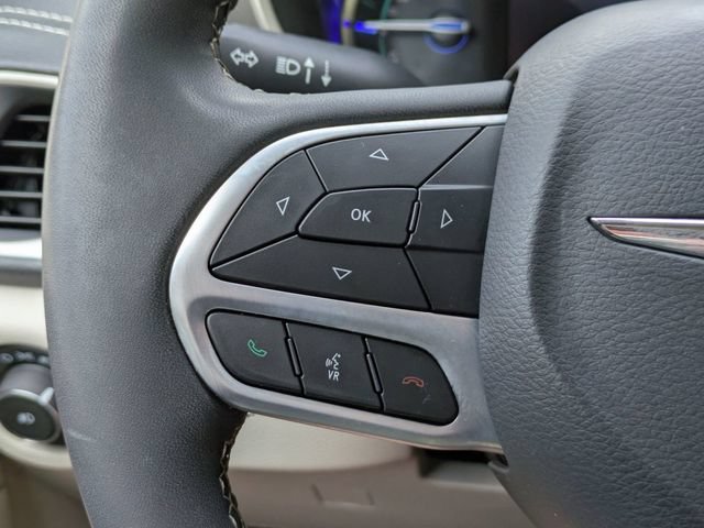Used 2023 Chrysler Pacifica Touring-L FWD image 28