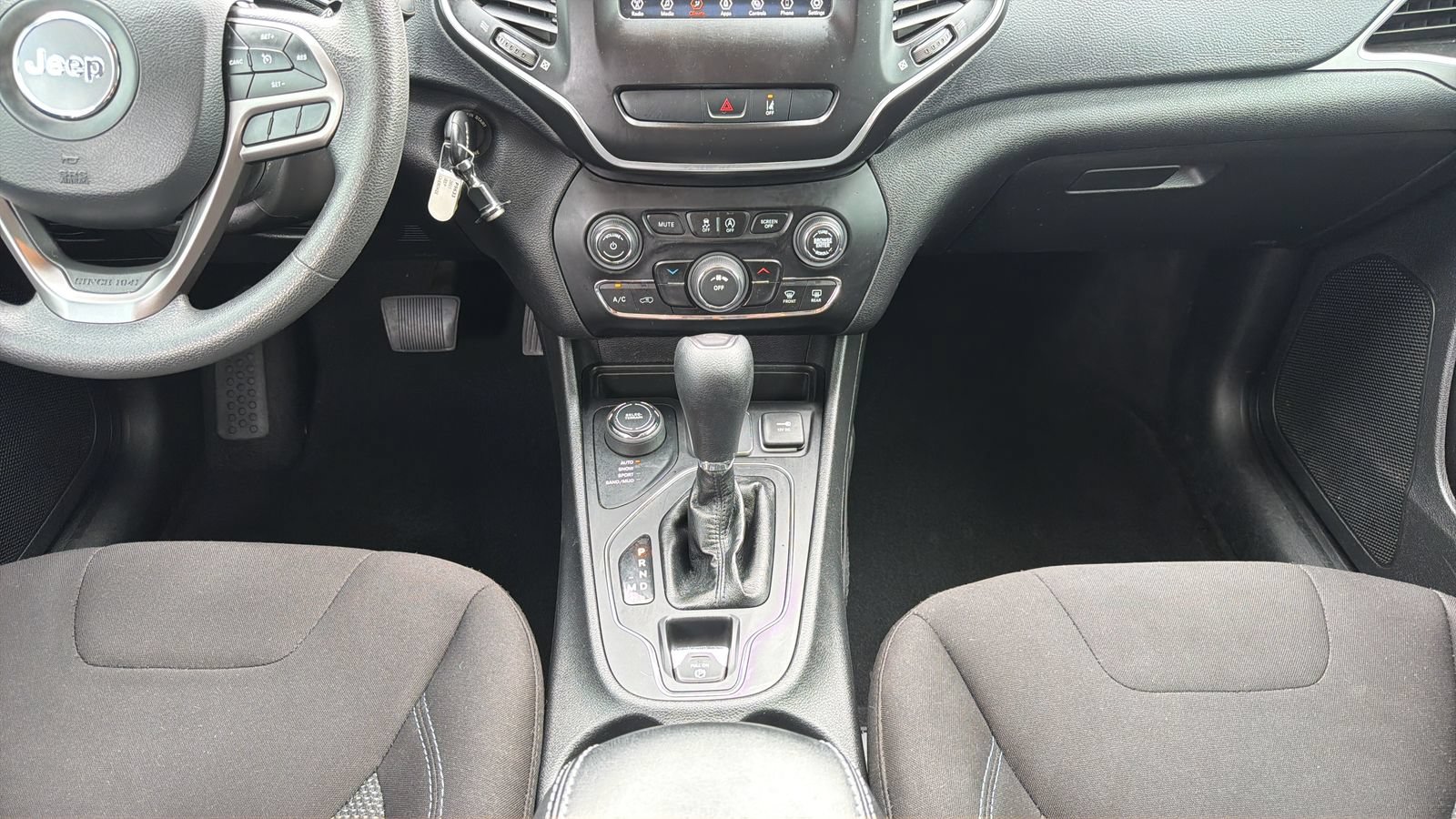 Used 2021 Jeep Cherokee Latitude AWD/4WD image 14