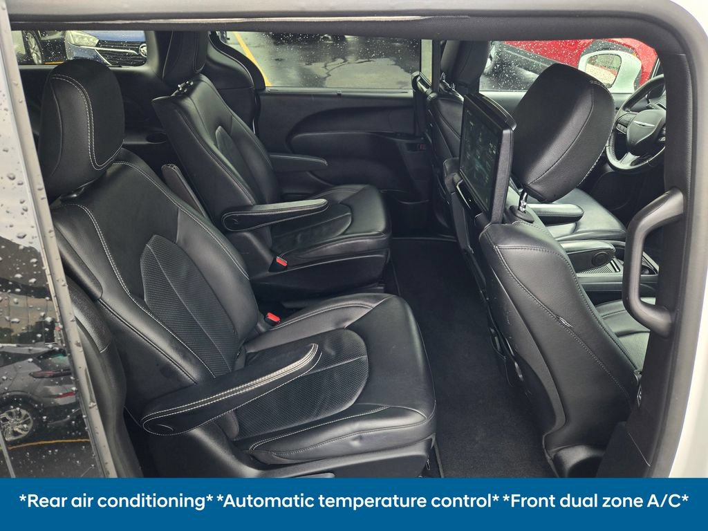 Used 2021 Chrysler Pacifica Touring-L w/ Uconnect Theater Family Group FWD image 17