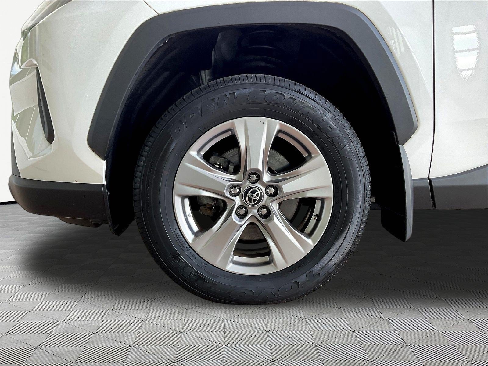 Used 2023 Toyota RAV4 XLE AWD/4WD image 32