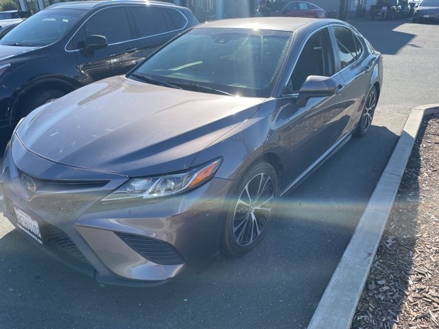 Used 2018 Toyota Camry SE w/ Accessory Appearance Package