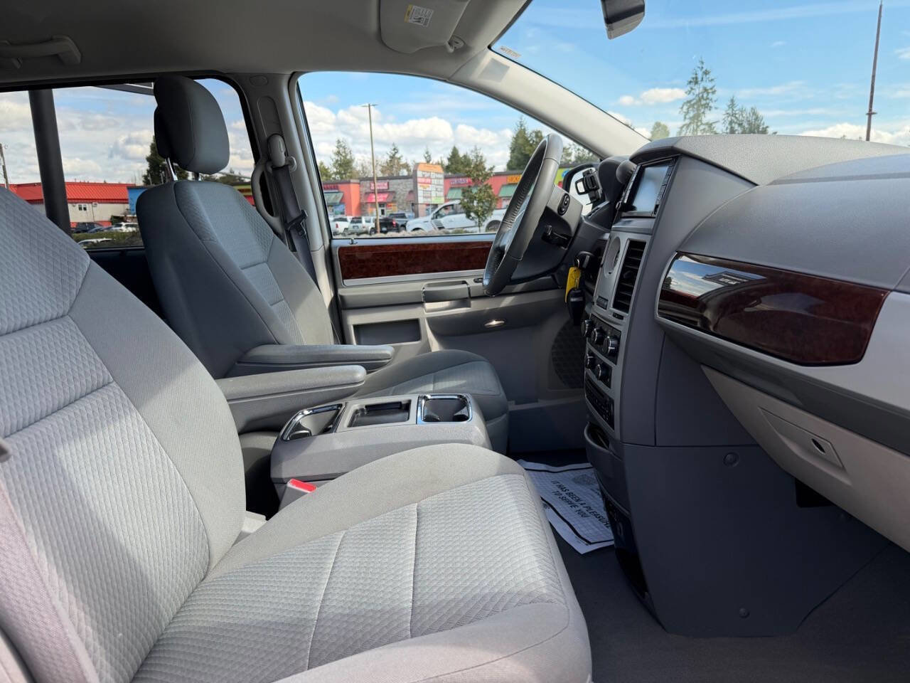 Used 2010 Chrysler Town & Country Touring w/ Entertainment Group #2 image 18