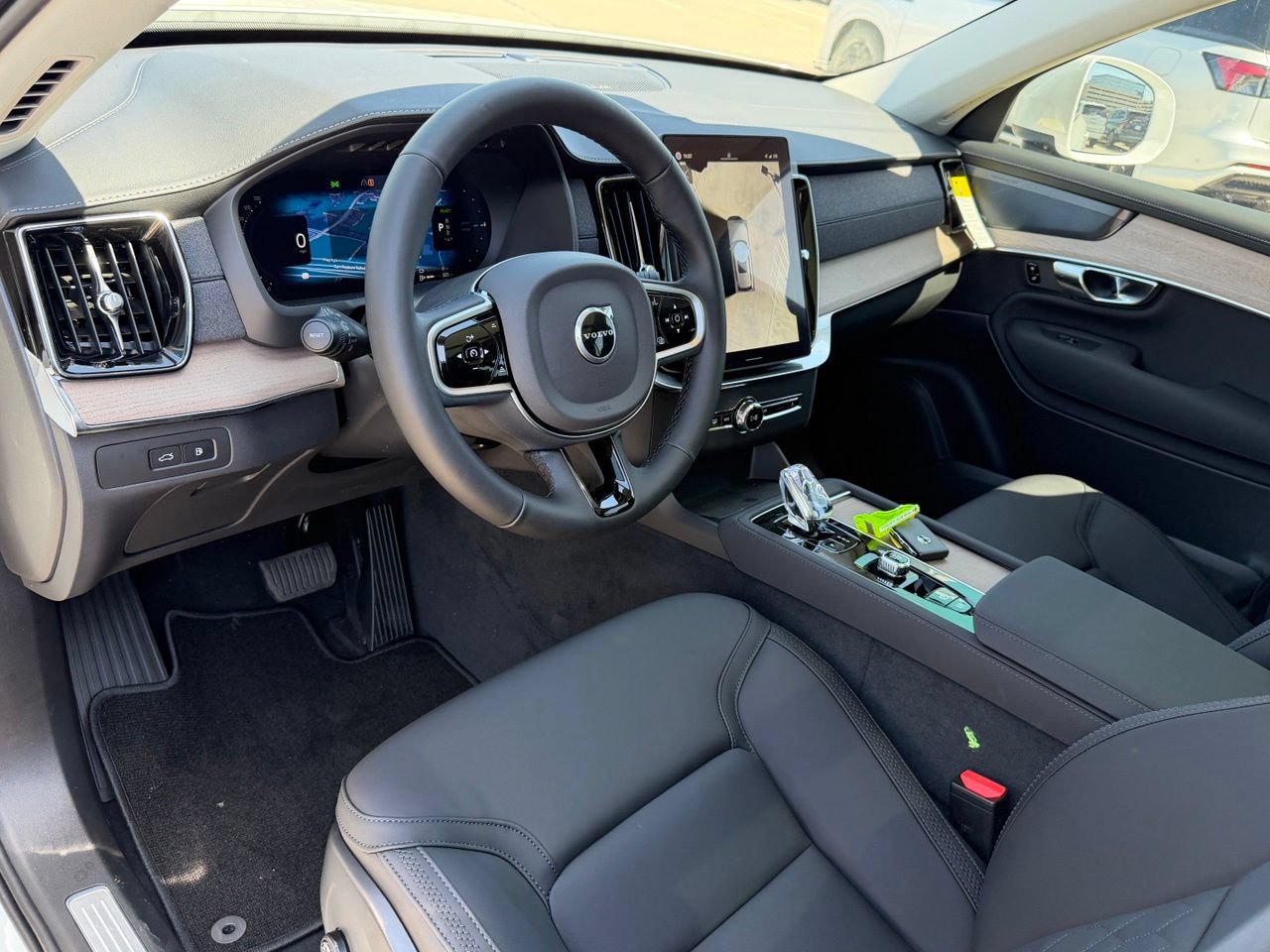New 2026 Volvo XC90 T8 Plus w/ Protection Package Premier AWD/4WD image 14