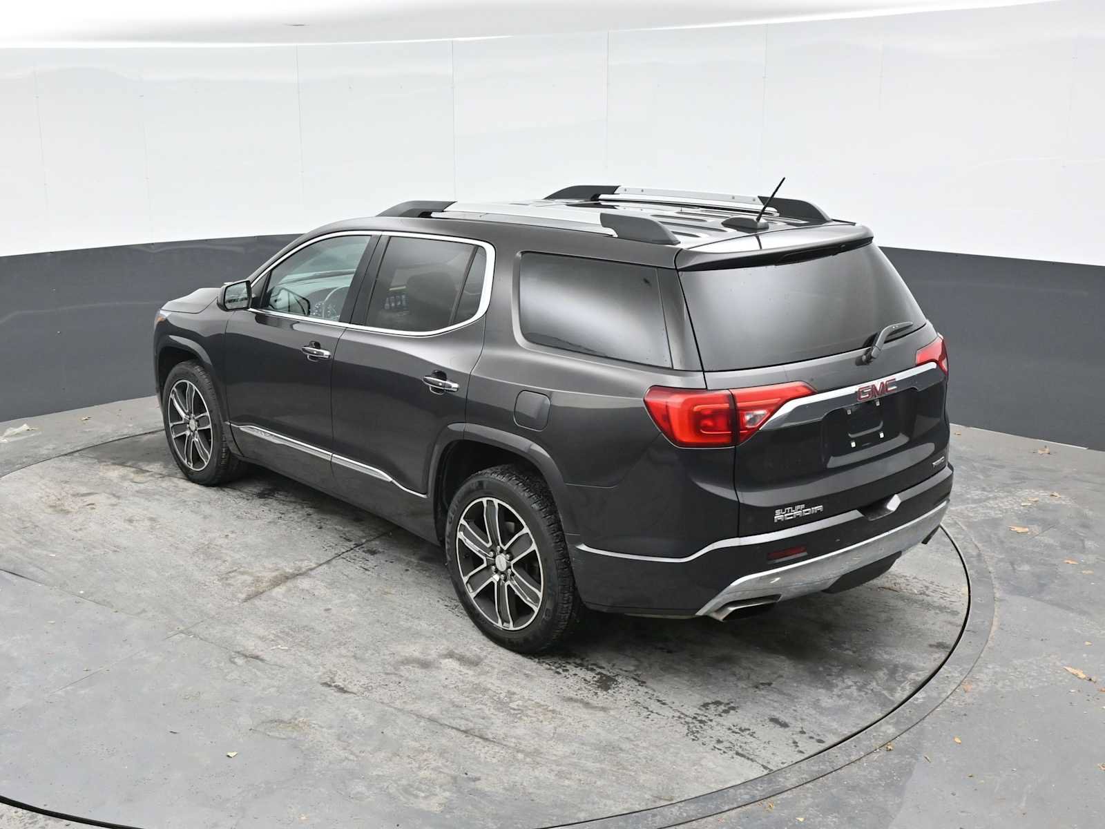 Used 2017 GMC Acadia Denali w/ Technology Package AWD/4WD image 12