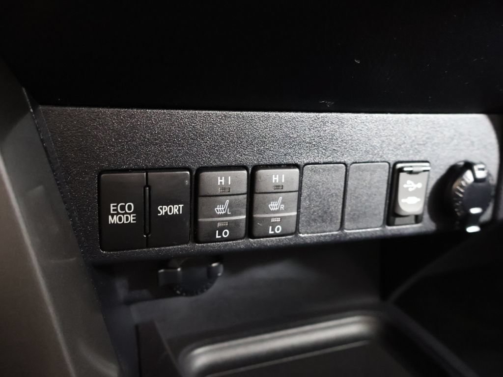 Used 2017 Toyota RAV4 SE AWD/4WD image 48