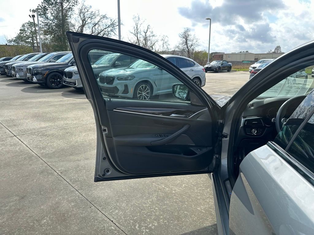 Certified 2023 BMW 530i w/ M Sport Package image 9