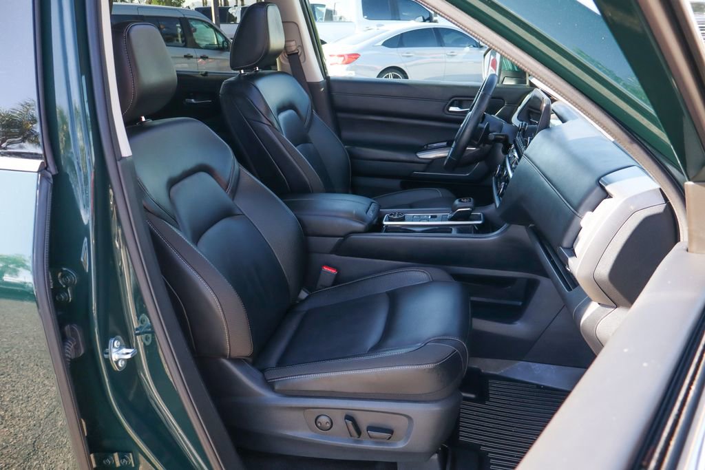 Used 2025 Nissan Pathfinder SL w/ SL Premium Package image 42