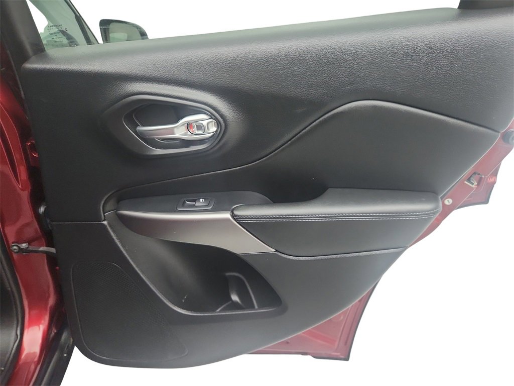 Used 2019 Jeep Cherokee Latitude Plus image 24