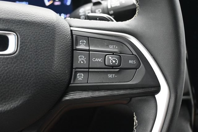 Used 2024 Jeep Grand Cherokee Altitude AWD/4WD image 13