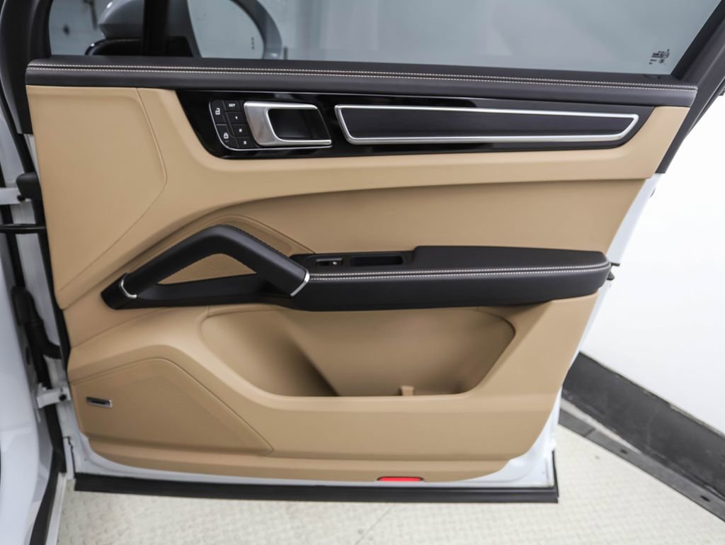 Used 2022 Porsche Cayenne GTS image 28