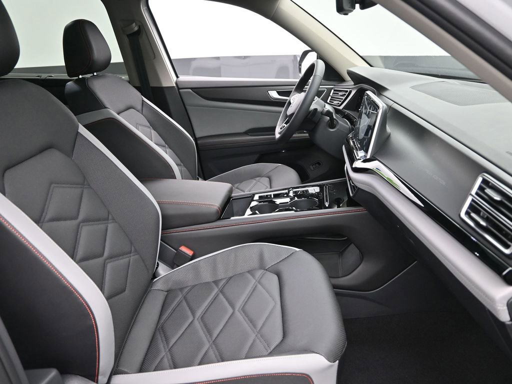 Used 2024 Volkswagen Atlas Peak Edition SE image 7