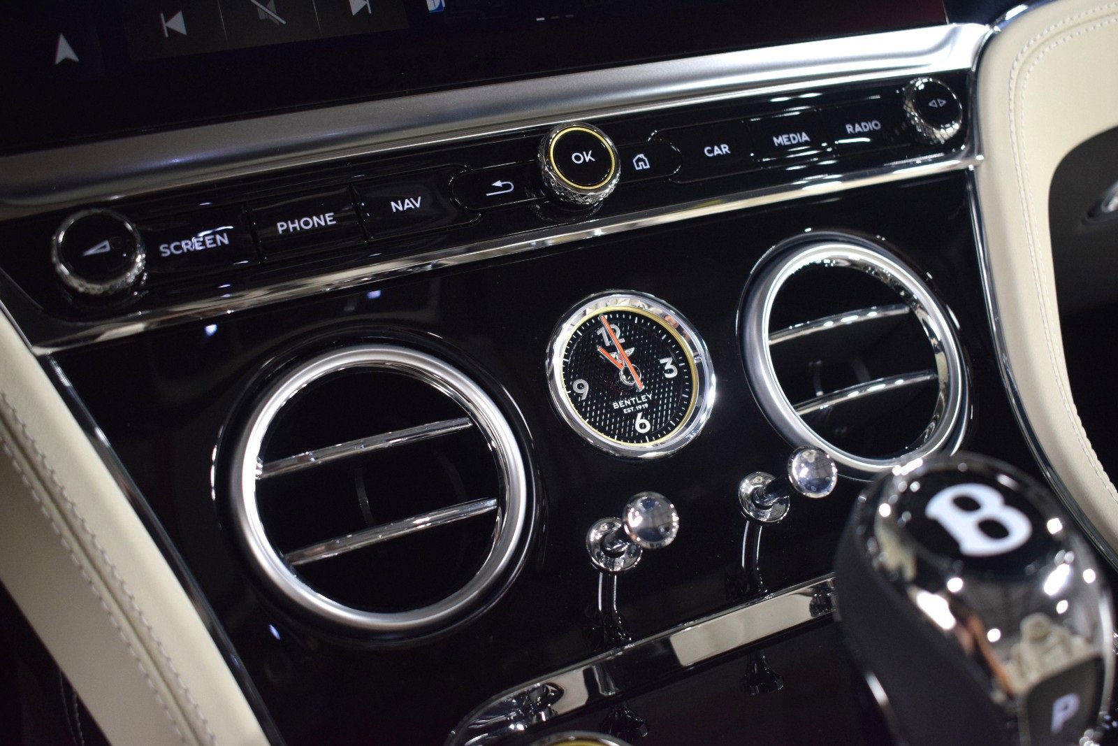 New 2025 Bentley Continental GTC image 32