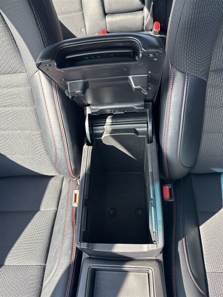 Used 2017 Toyota Camry SE w/ Protection Package (Q2) FWD image 28