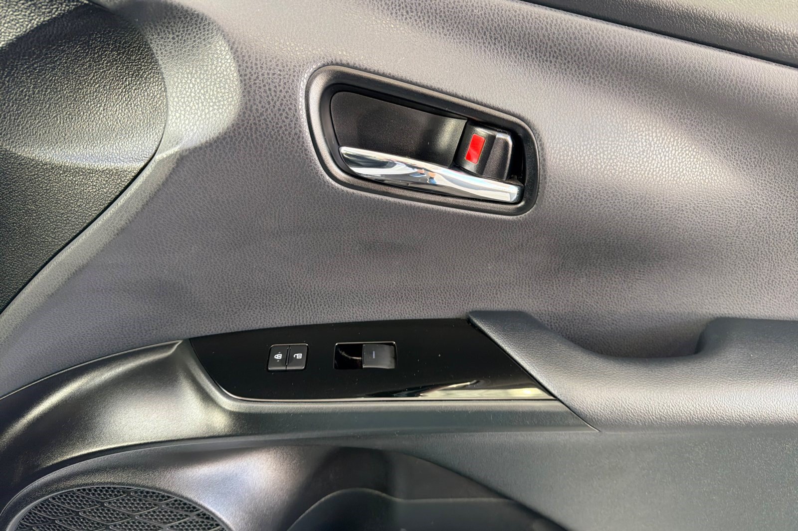 Used 2022 Toyota Prius Prime XLE FWD image 21