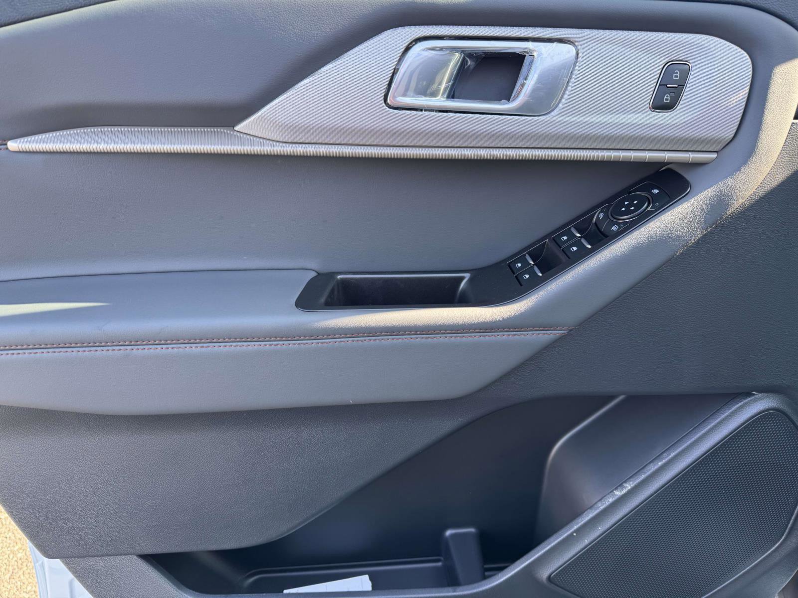 New 2026 Ford Explorer Active w/ Active Comfort Package AWD/4WD image 14