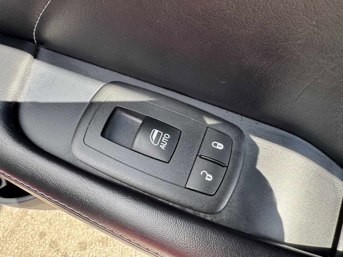 Used 2016 Dodge Challenger R/T Scat Pack w/ Leather Interior Group image 33