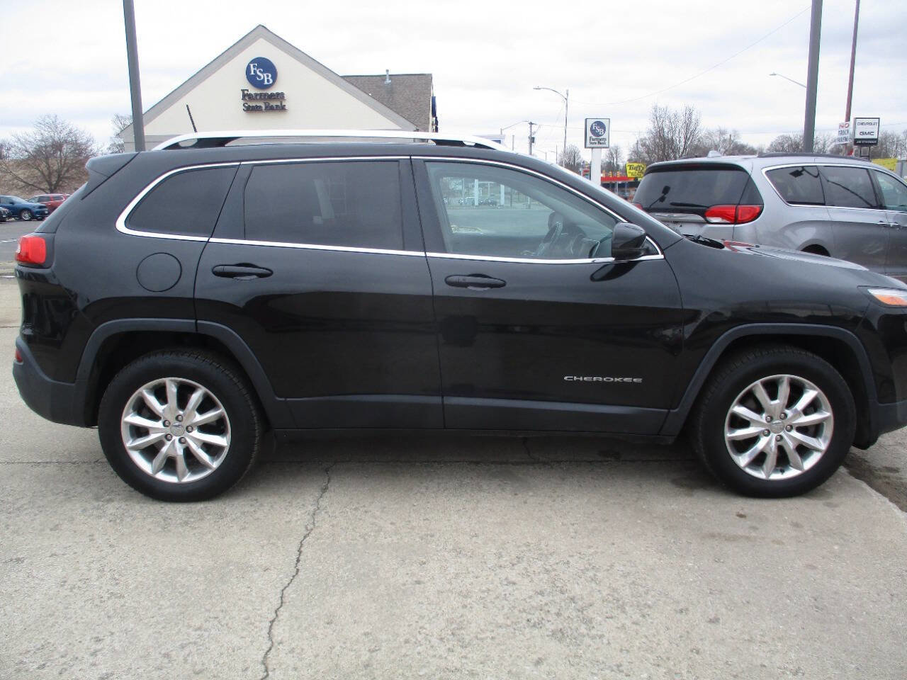 Used 2016 Jeep Cherokee Limited w/ Luxury Group image 7