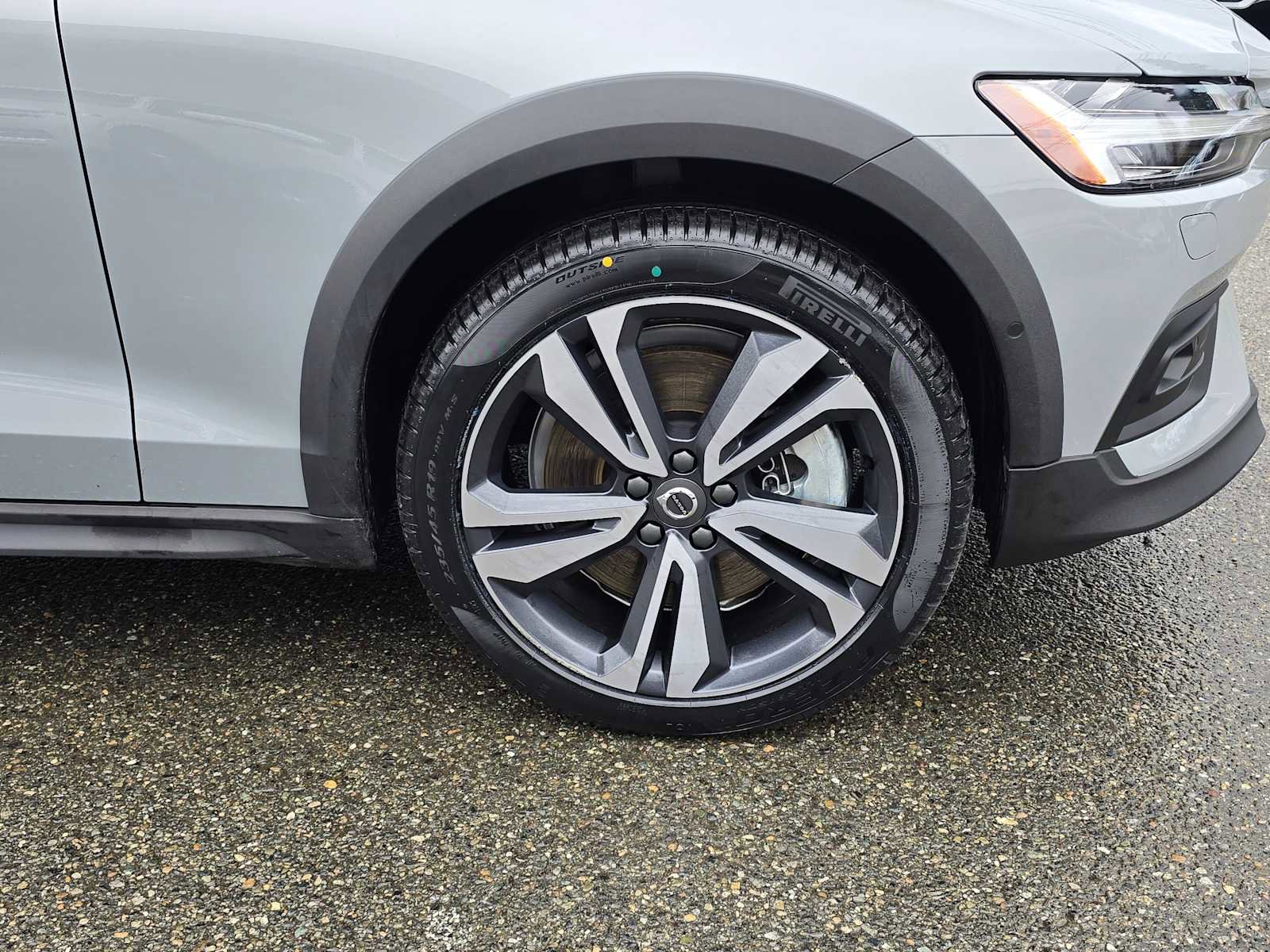 Certified 2025 Volvo V60 B5 Cross Country Plus image 9