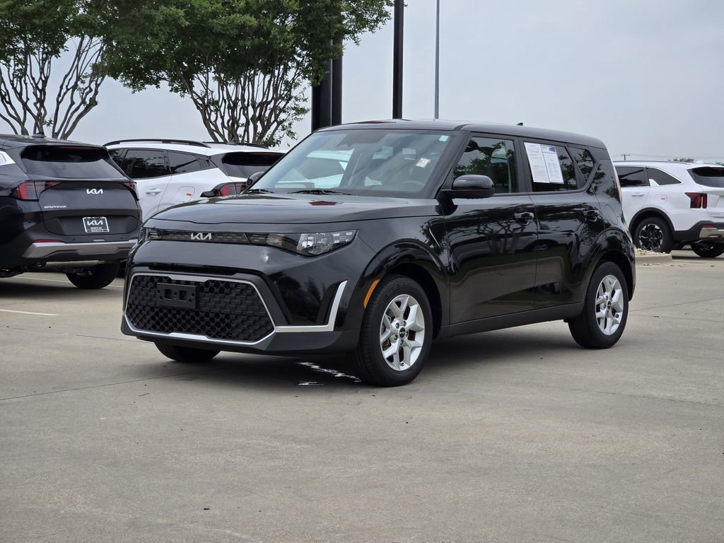 Certified 2025 Kia Soul LX FWD image 2