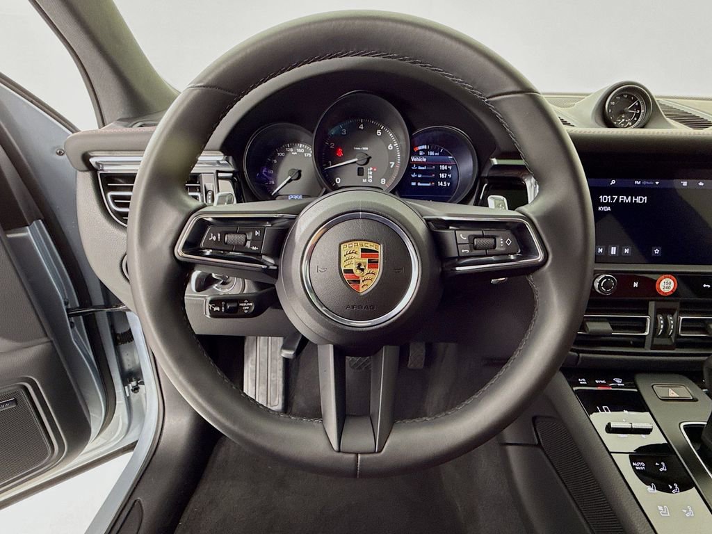 Certified 2025 Porsche Macan image 16