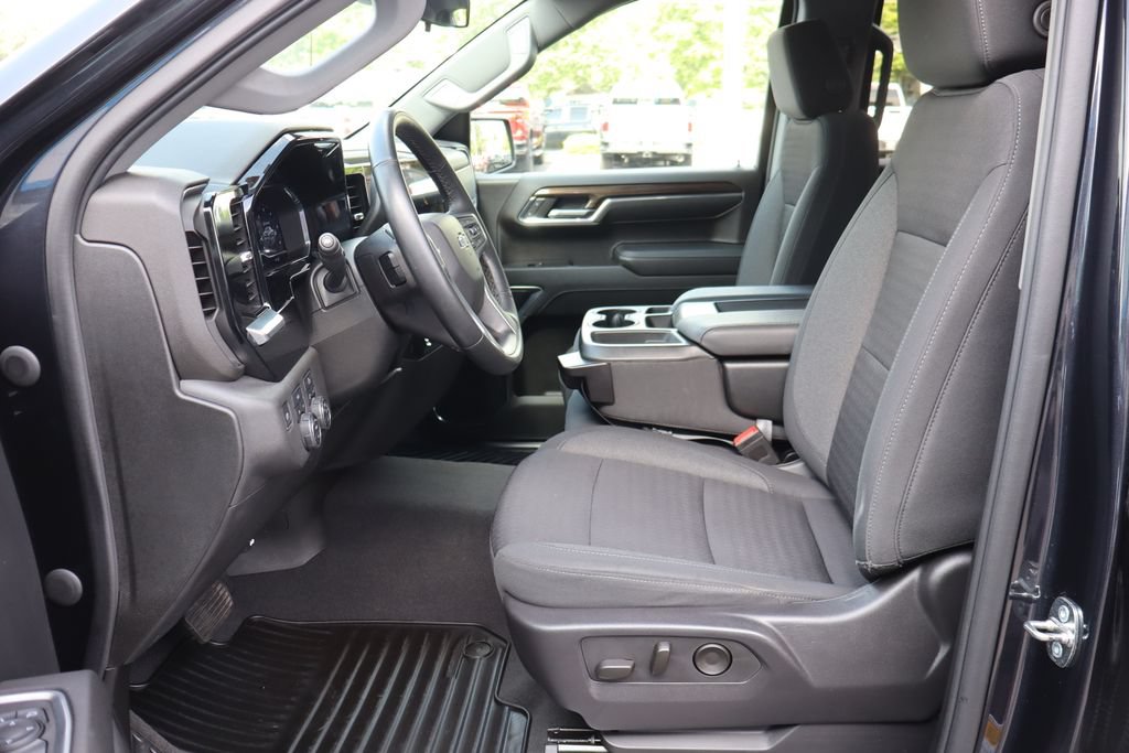 Used 2023 Chevrolet Silverado 1500 RST AWD/4WD image 4