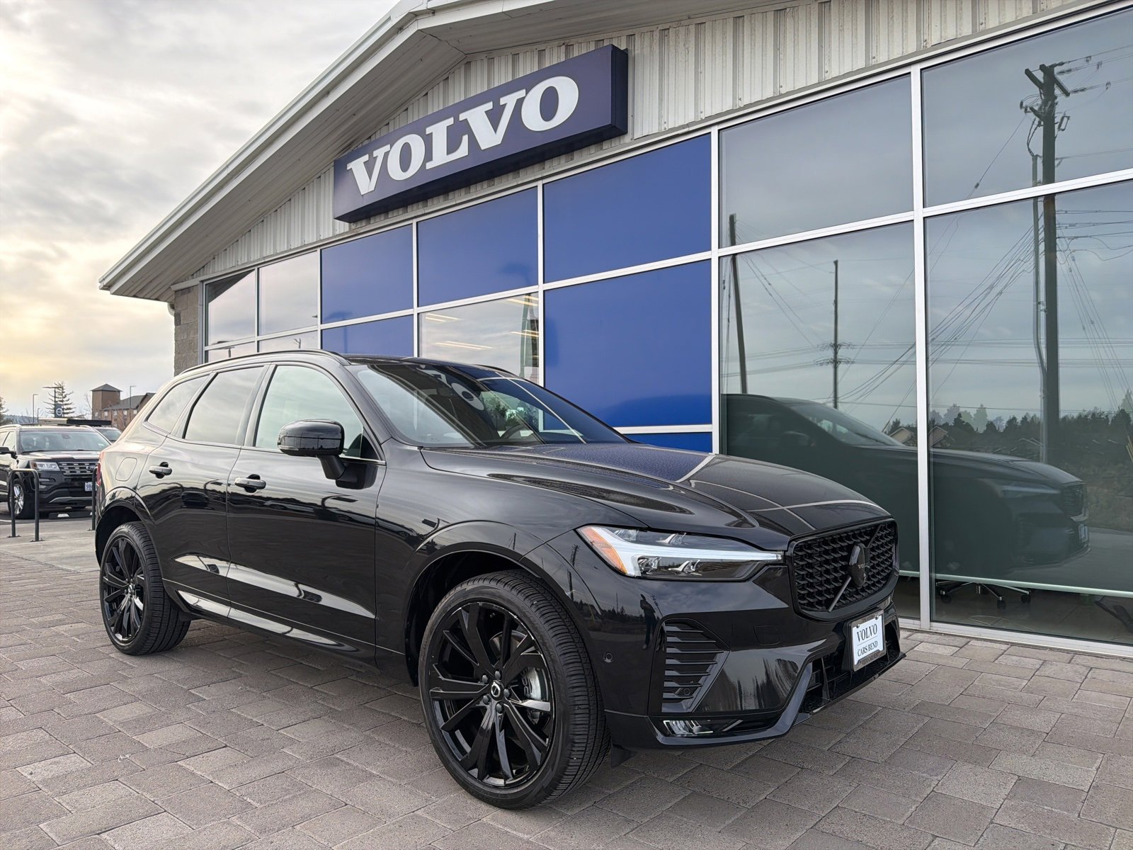 Used 2024 Volvo XC60 B5 Ultimate w/ Protection Package Premier image 1