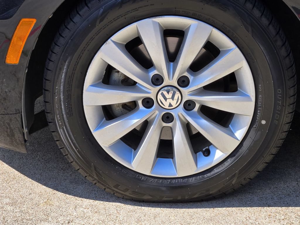 Used 2019 Volkswagen Beetle 2.0T S FWD image 13