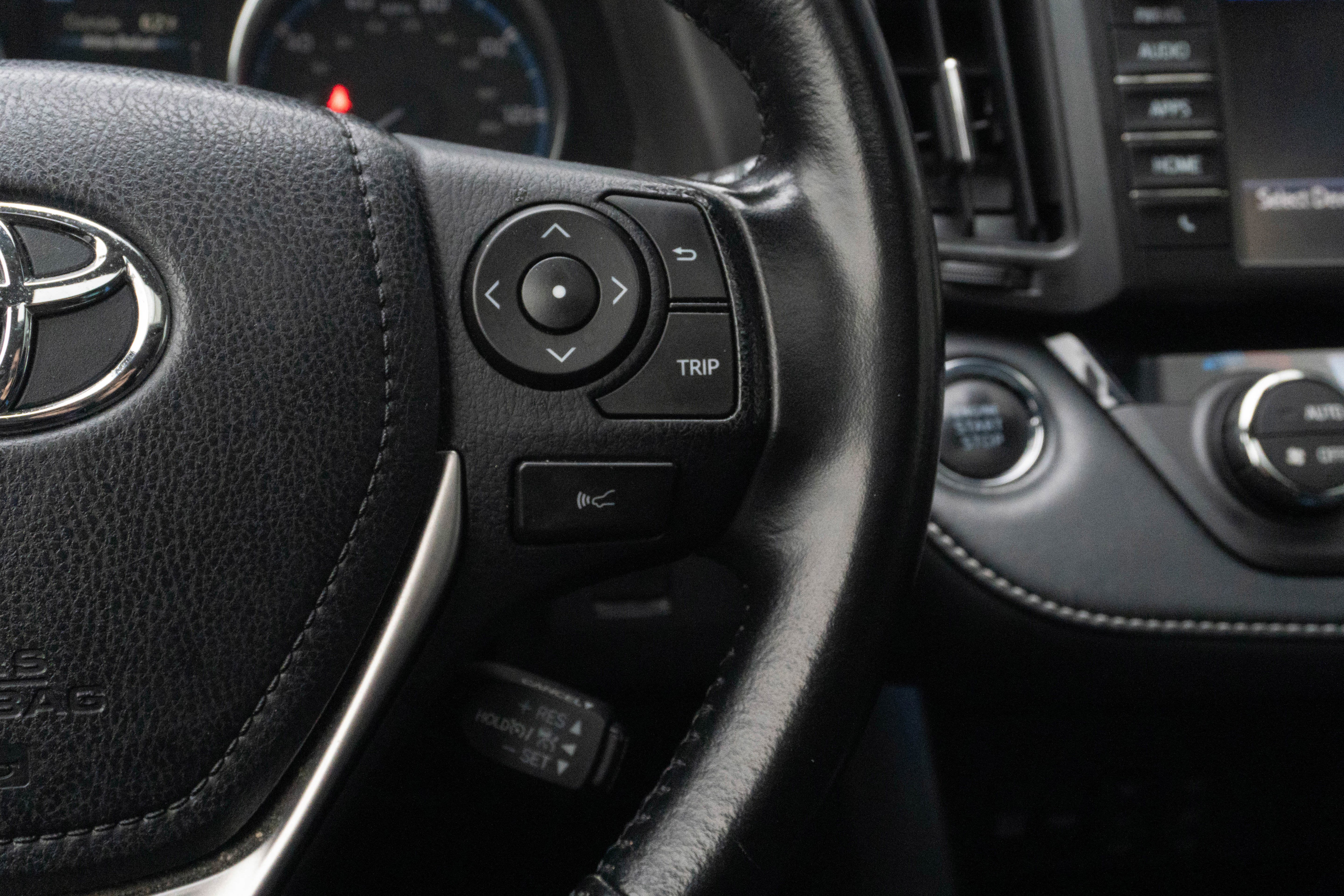 Used 2018 Toyota RAV4 Limited image 20