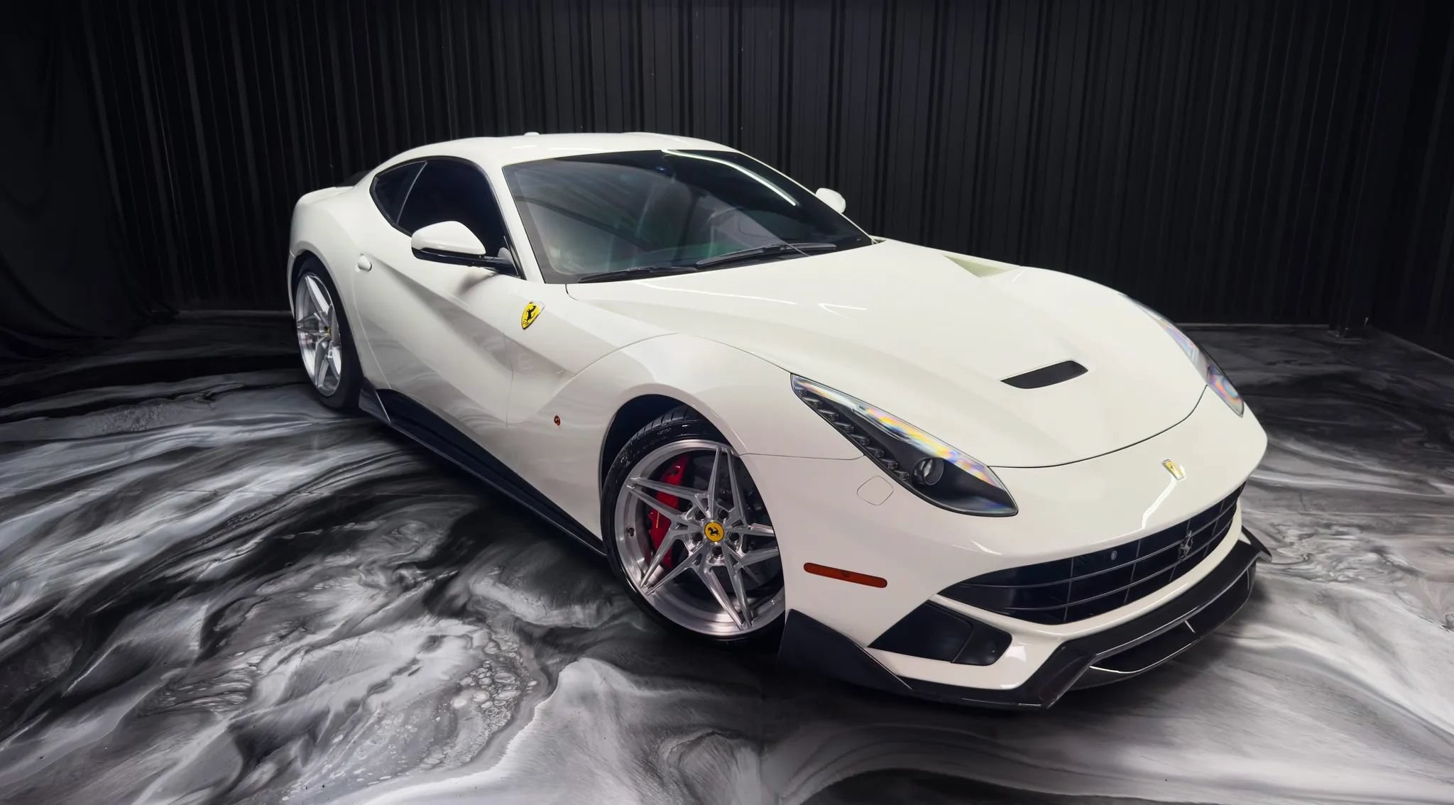Used 2015 Ferrari F12 Berlinetta RWD image 4