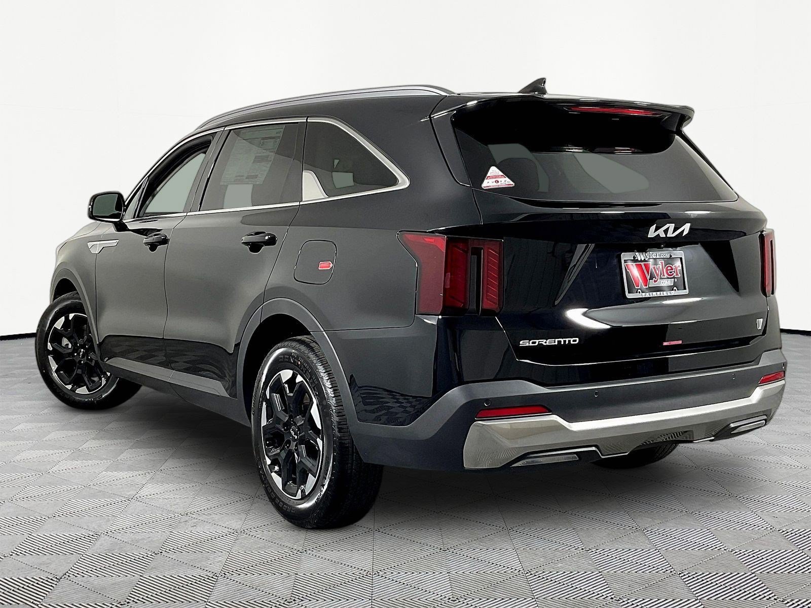 Certified 2026 Kia Sorento S w/ S Panoramic Sunroof Package FWD image 4