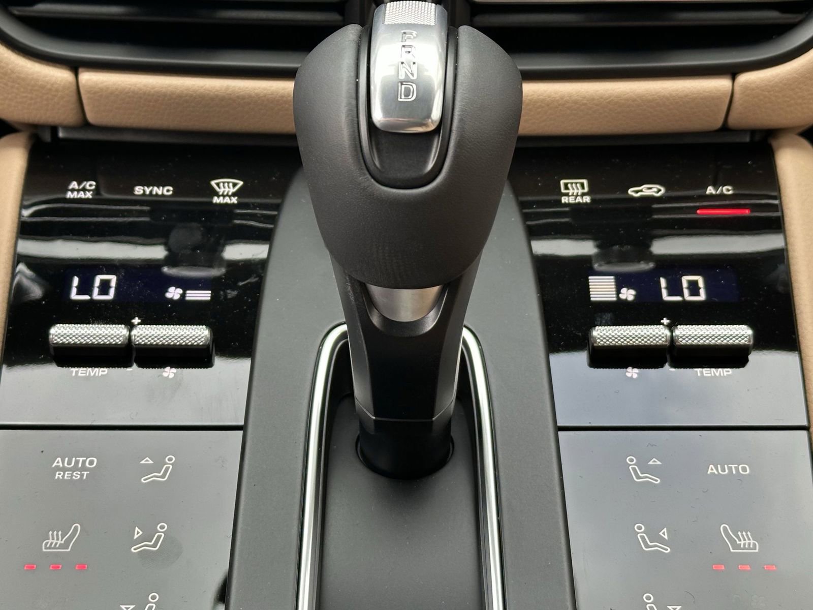 Certified 2026 Porsche Macan image 24