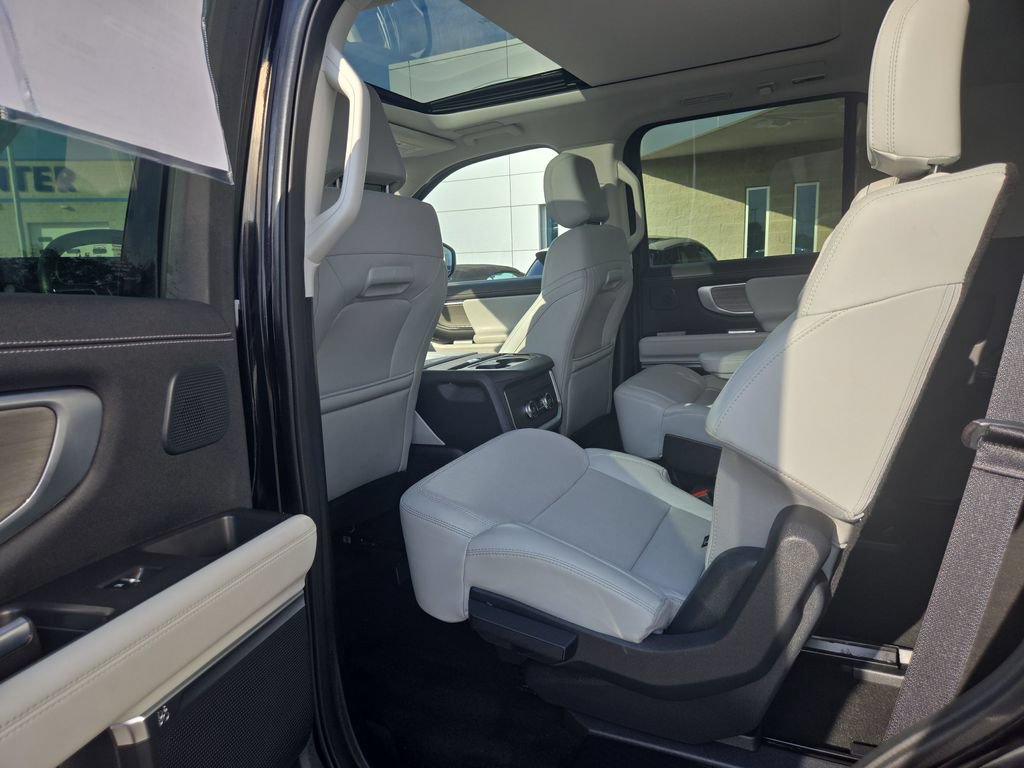 Certified 2025 Ford Expedition Platinum w/ Driver's Package AWD/4WD image 25