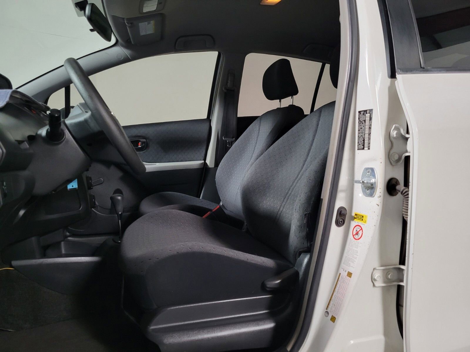 Used 2009 Toyota Yaris 4-Door Hatchback image 13