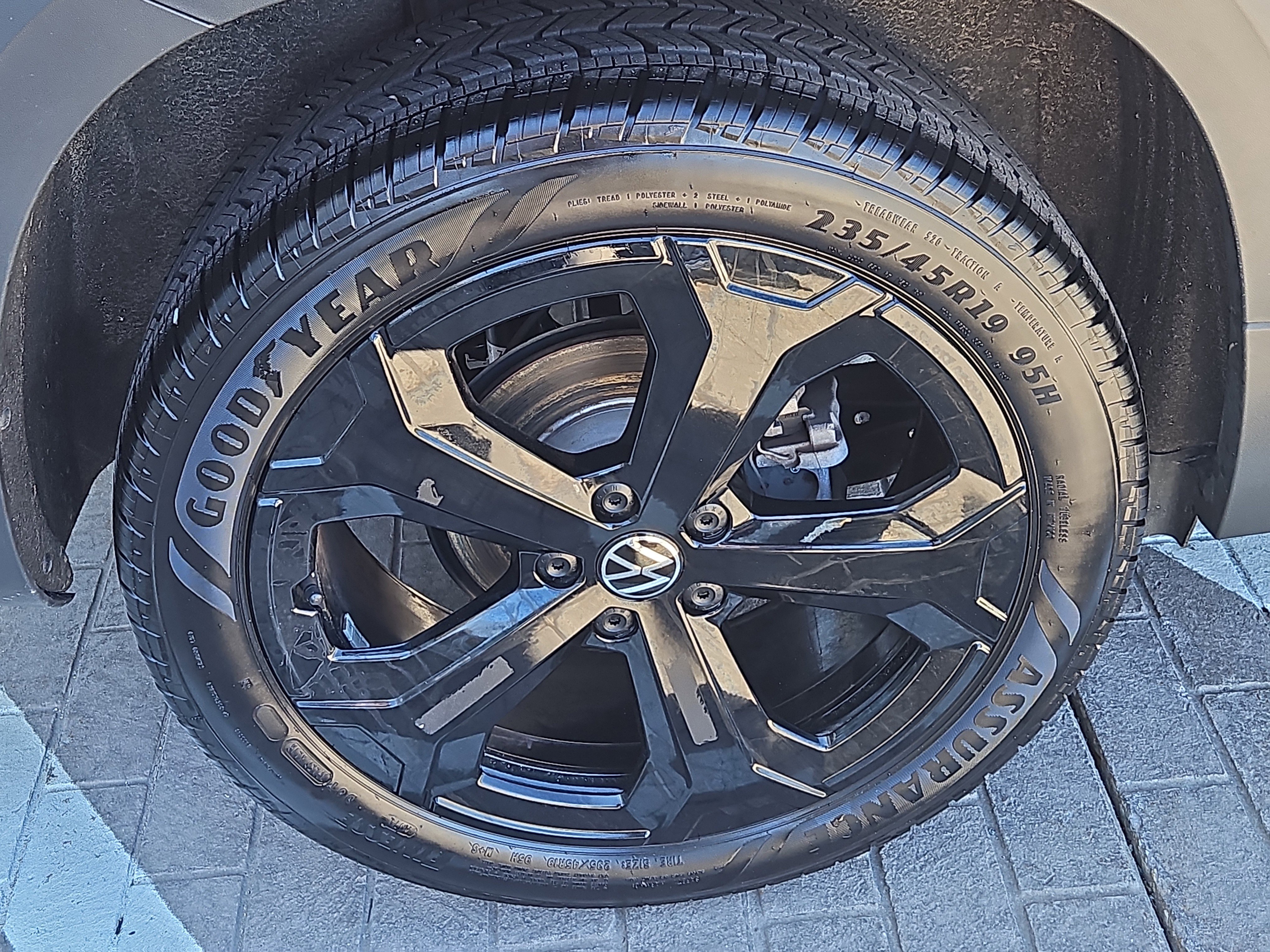 Used 2025 Volkswagen Taos SE image 27