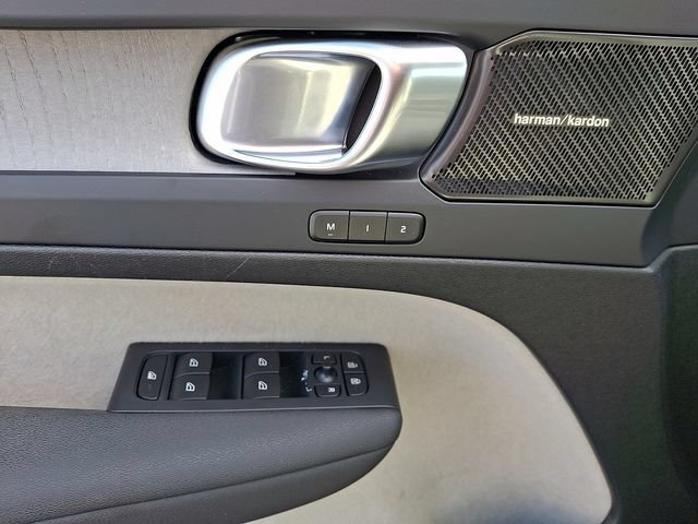 Certified 2024 Volvo XC40 B5 Plus w/ Protection Package Premier AWD/4WD image 13