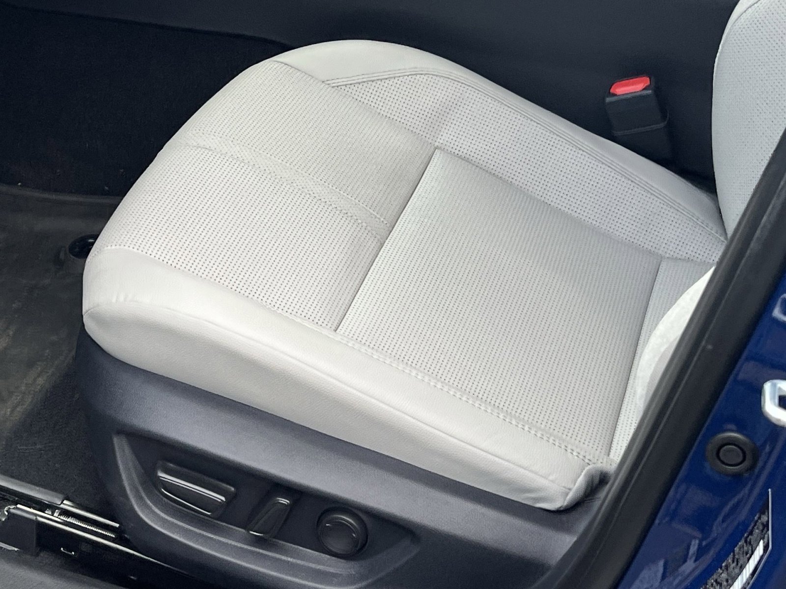 Used 2025 Toyota Camry XLE image 13