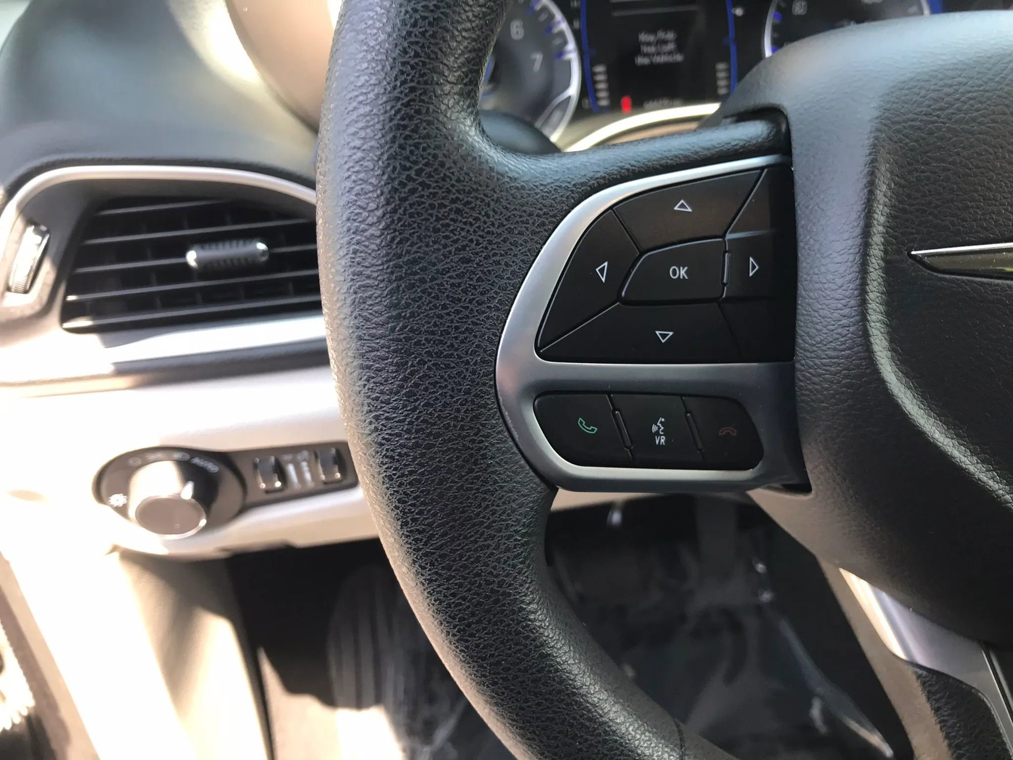 Used 2021 Chrysler Voyager Lxi FWD image 16