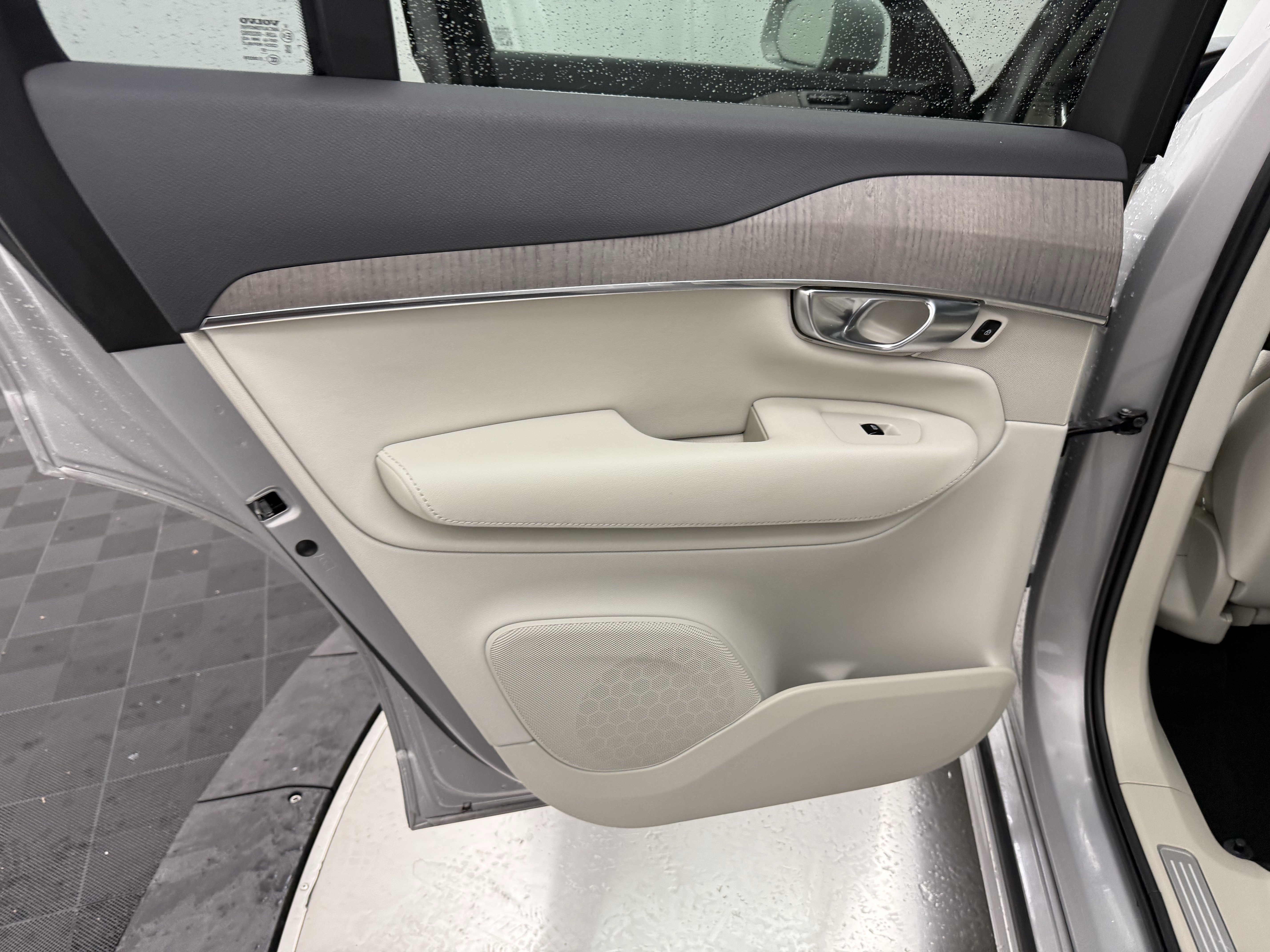 Used 2023 Volvo XC90 B6 Plus w/ Protection Package AWD/4WD image 18