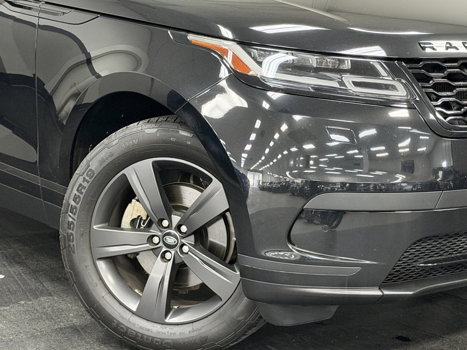 Used 2019 Land Rover Range Rover Velar S image 4