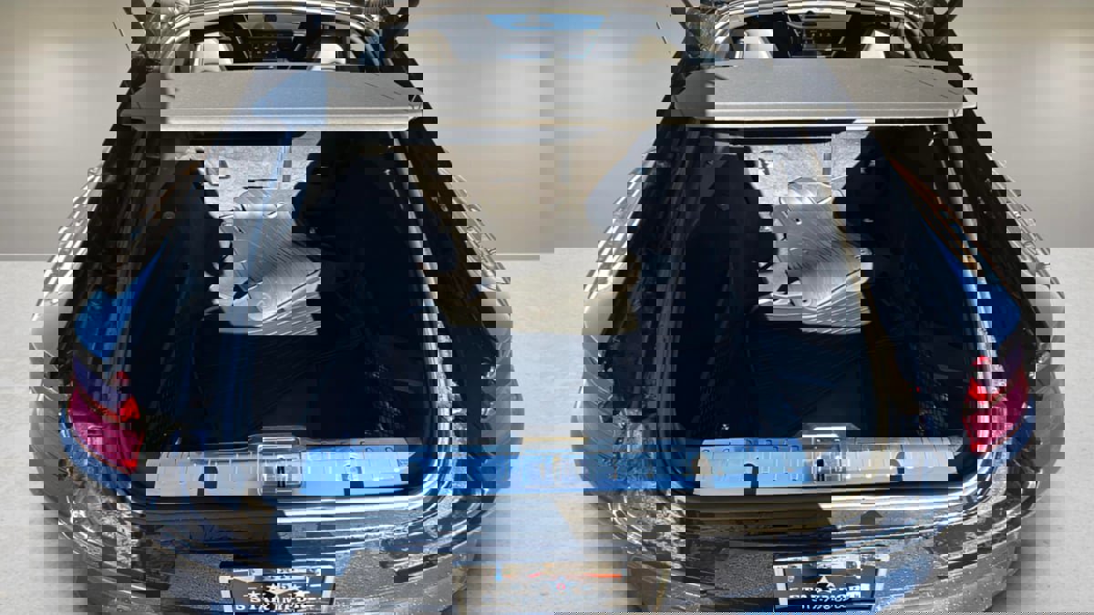 Used 2019 Porsche Panamera image 16