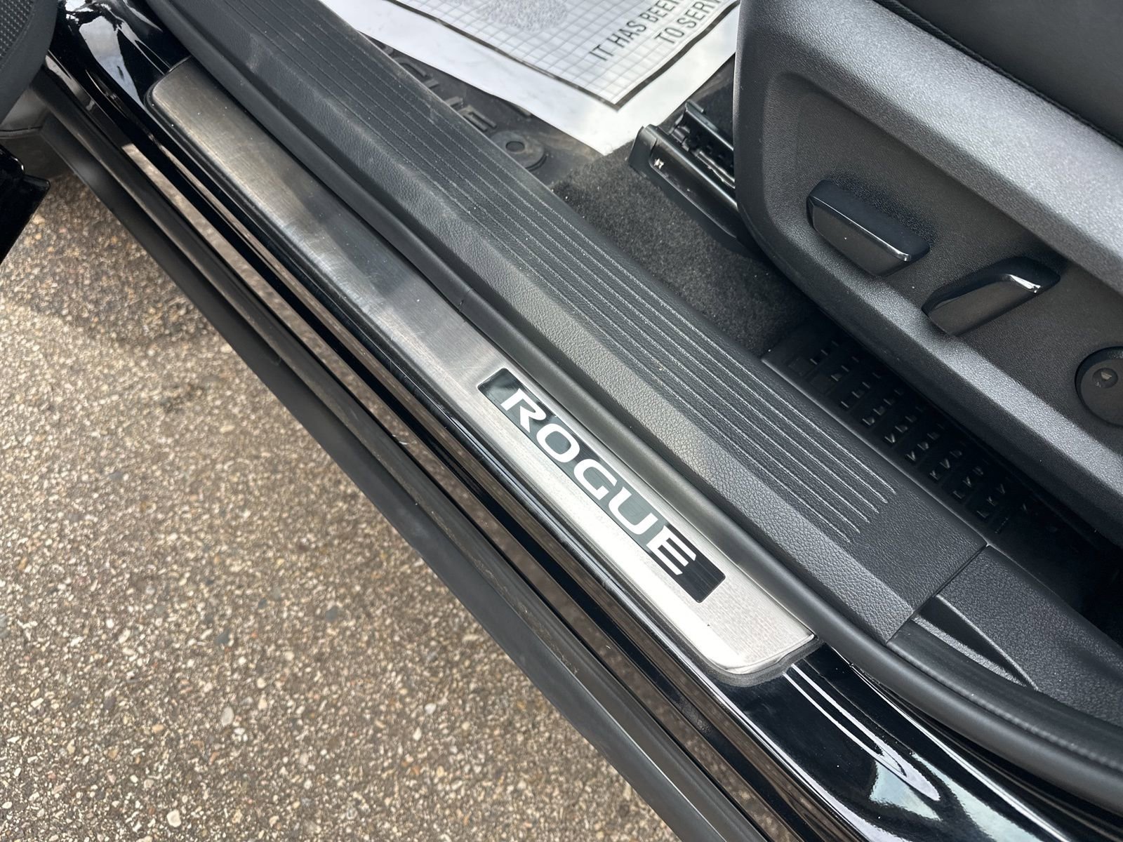 Used 2024 Nissan Rogue Platinum image 14