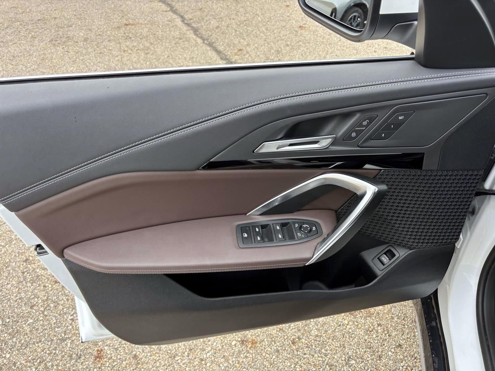 Used 2025 BMW X1 xDrive28i image 11