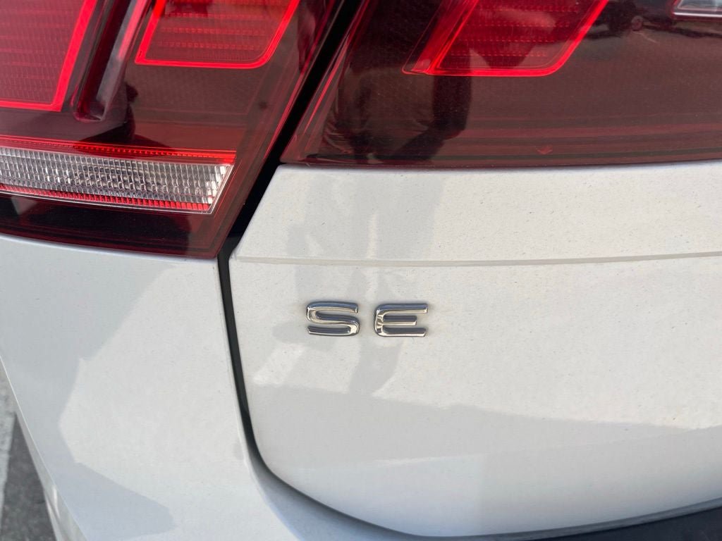 Used 2024 Volkswagen Tiguan SE R-Line FWD image 11